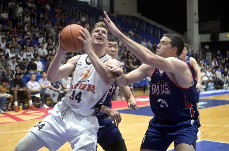 篮球——NBL常规赛：香港金牛胜合肥狂风峻茂