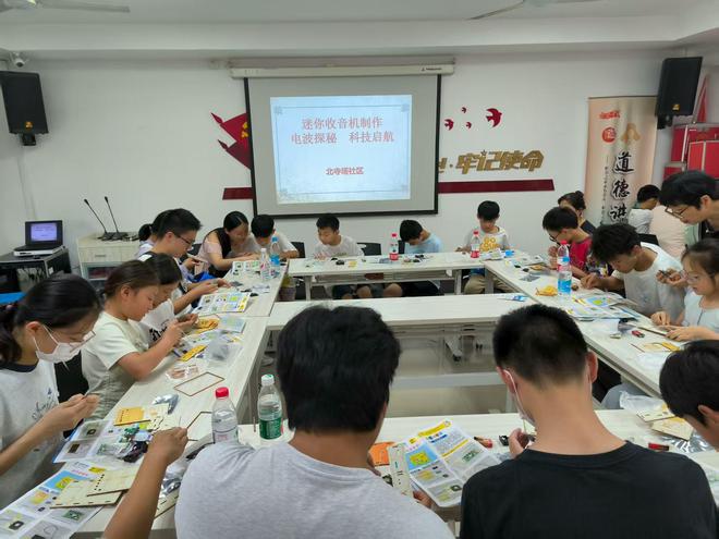 聆听我们的声音 社区收音机组装行动