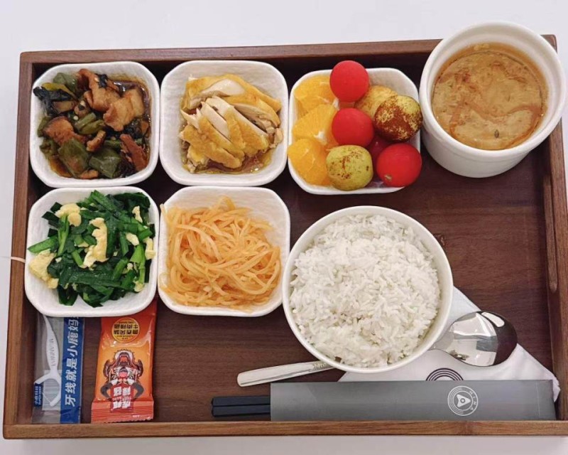 实地探访｜去“鸿蒙大酒店”吃好玩好