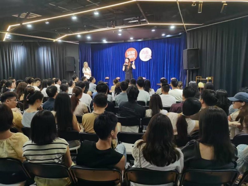 青年喜剧恋综欢乐上演，在笑声中“碰”出火花