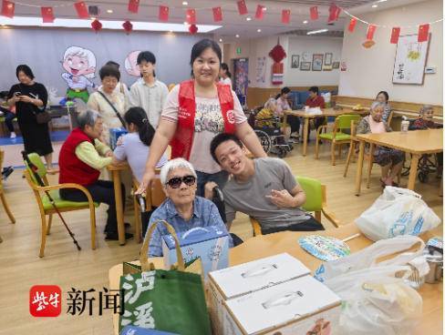 童心系银龄 “和缘”暖夕阳