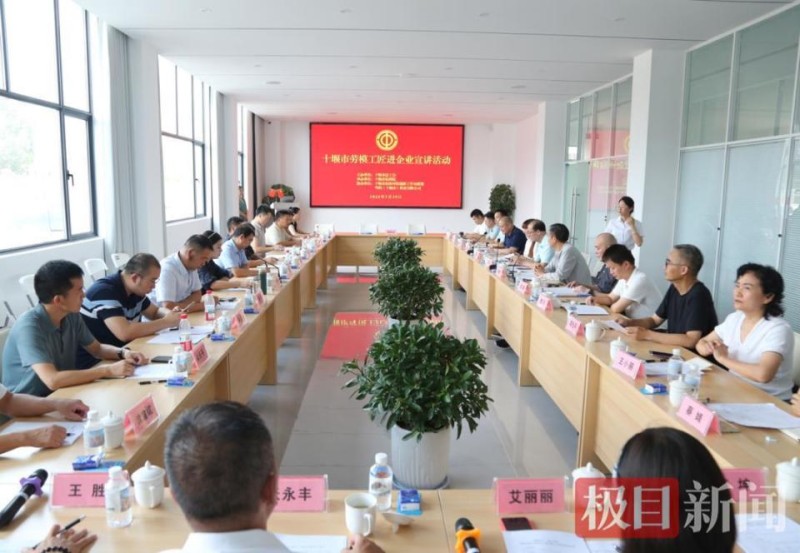 湖北劳模工匠“不打烊”：以技为钥助力企业攻克生产难题