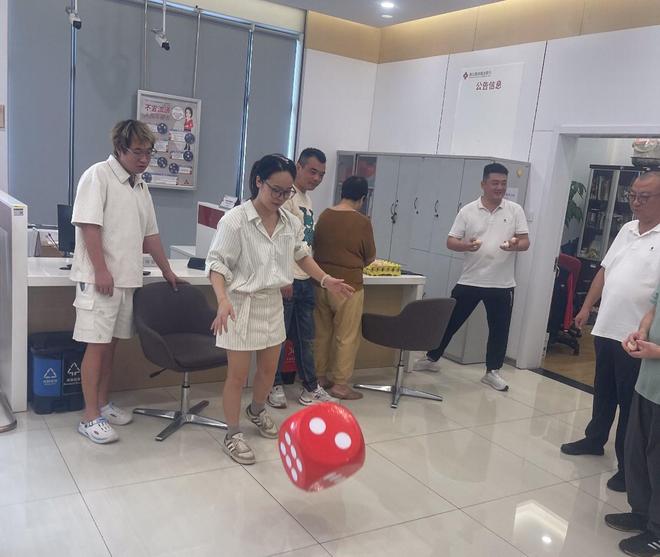 稠州银行宁波集士港支行开展反诈宣传趣味活动 筑牢金融安全防线