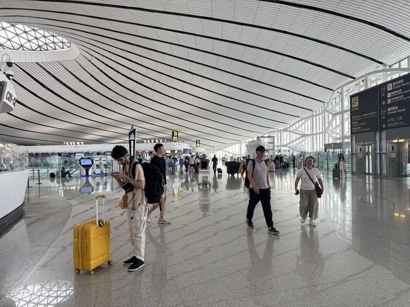 航班平稳有序！大兴机场迎强降雨天气