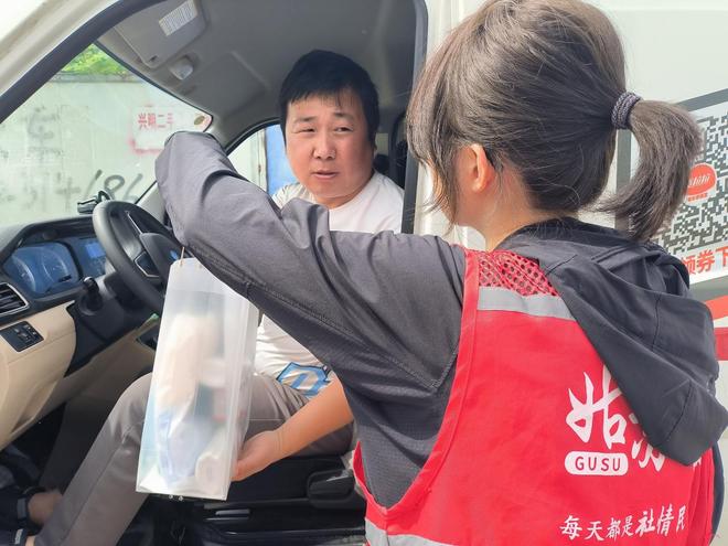 海棠红遍处，清凉入心怀