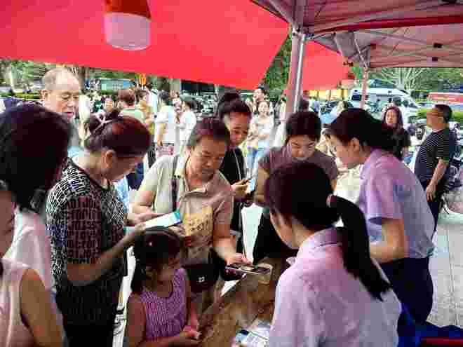 夏日夜市金融摊惠民 浦发银行襄垣支行添活力