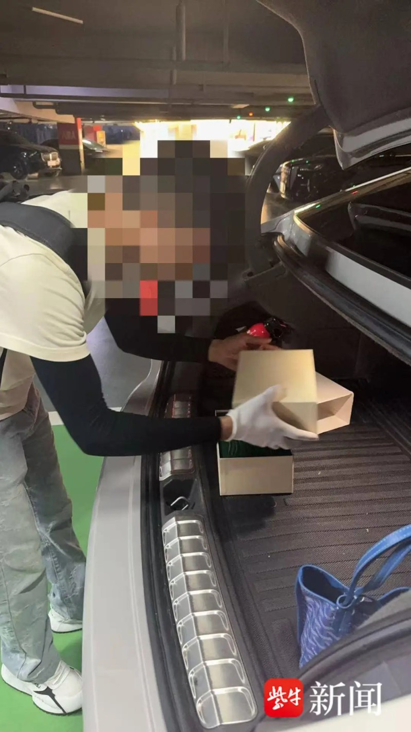 女子卖劳力士手表收到32万元，次日多张银行卡被冻结！居间商：已遇到4起；警方：涉及电诈，由受害人直接汇款