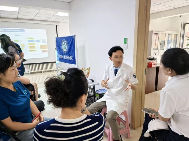 沈阳市肛肠医院专家团队走进社区 普及肠道健康知识暖民心