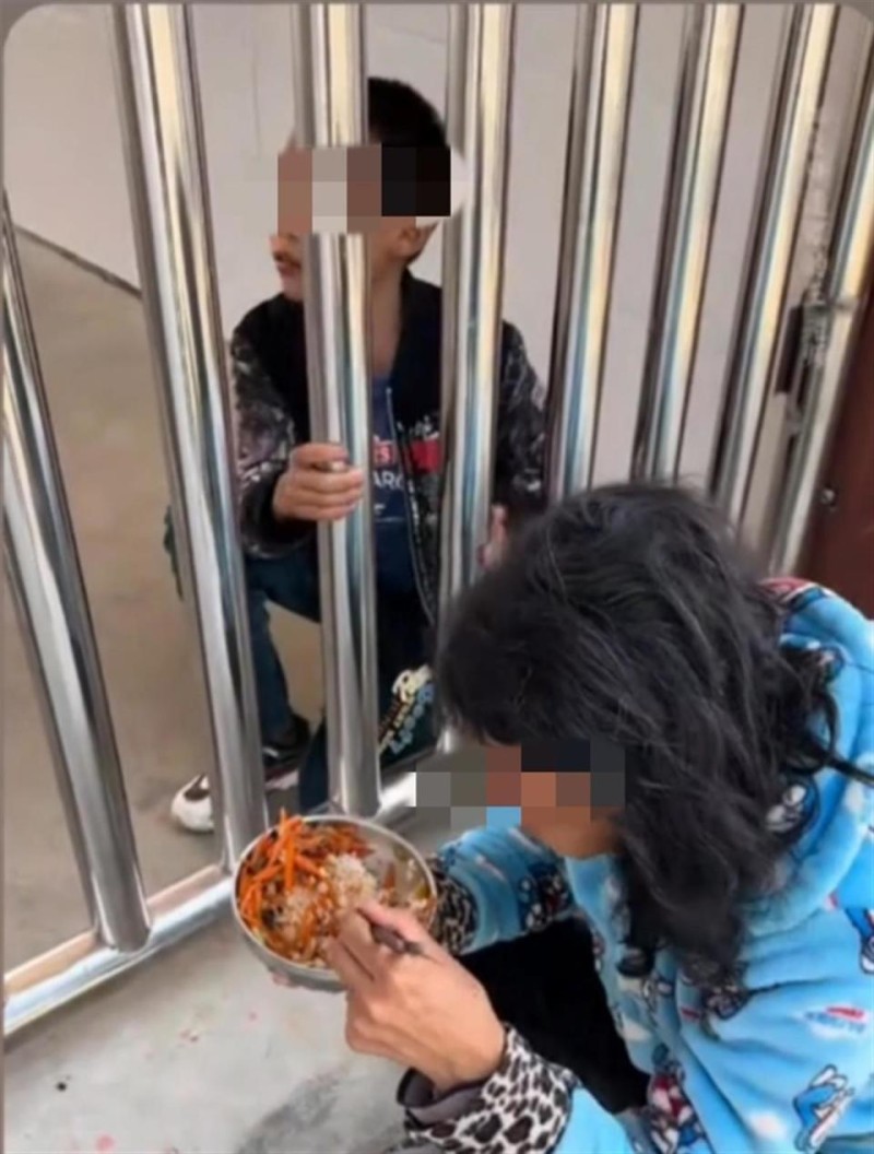 河南一残疾小学生将午饭让给残疾妈妈吃，老师：这份爱超越所有障碍