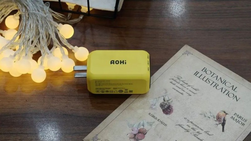 兼容不同品牌规格数码设备，aohi奥海65W三口氮化镓充电器